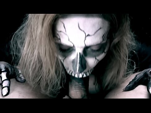 ❤️ Demon djevojka siše kurac svojim crnim ustima i guta spermu. Seks video u pornografiji hr.klassikaprint.ru ❌❤